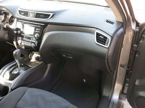 Used 2015 Nissan Rogue SV AWD/4WD image 12