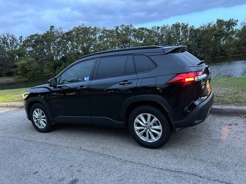 Used 2024 Toyota Corolla Cross LE image 3