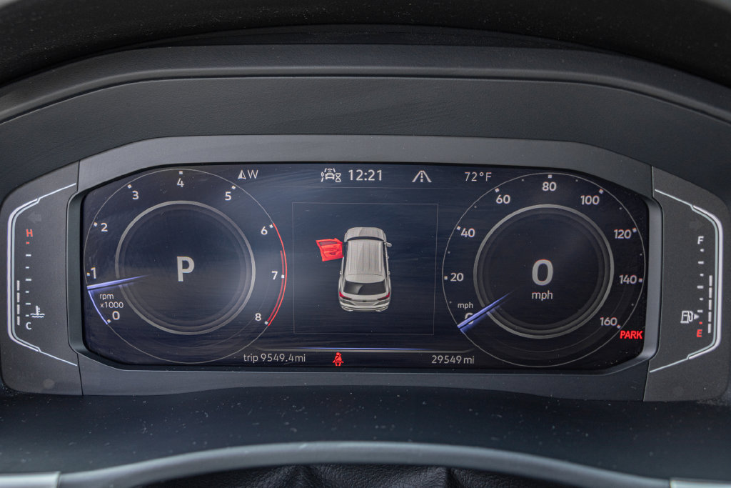 Certified 2023 Volkswagen Atlas Cross Sport SE w/ Panoramic Sunroof Package AWD/4WD image 25