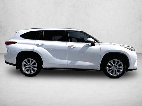 Used 2021 Toyota Highlander Limited image 5