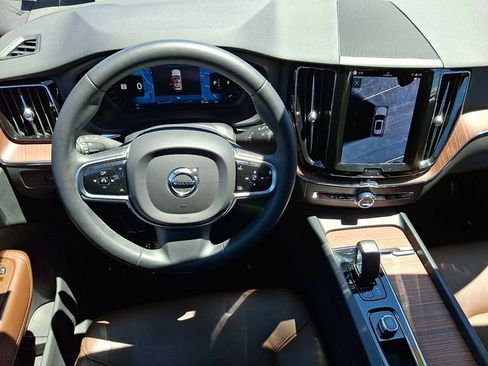Used 2023 Volvo XC60 B5 Plus AWD/4WD image 12