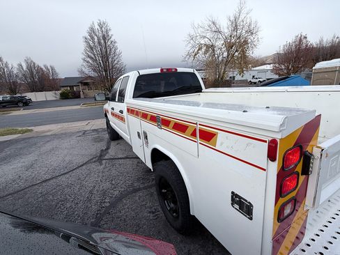 Used 2009 Dodge Ram 2500 Truck SXT image 3