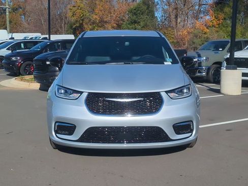 New 2026 Chrysler Pacifica Select image 16