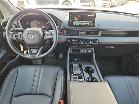 Used 2023 Honda Pilot TrailSport image 8