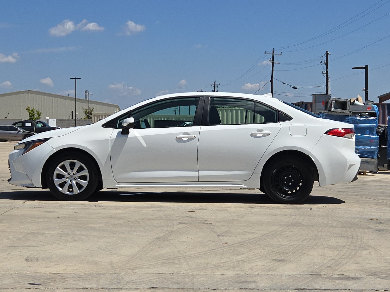 Used 2023 Toyota Corolla LE FWD image 2