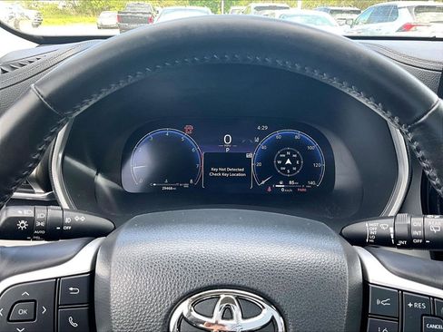 Used 2023 Toyota Highlander Limited AWD/4WD image 26