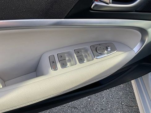 Used 2025 Genesis G70 2.5T AWD/4WD image 11