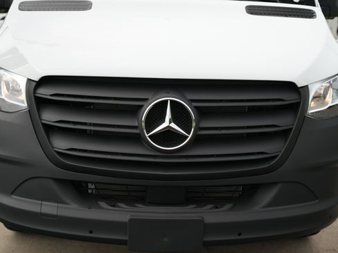 New 2025 Mercedes-Benz Sprinter 2500 image 9