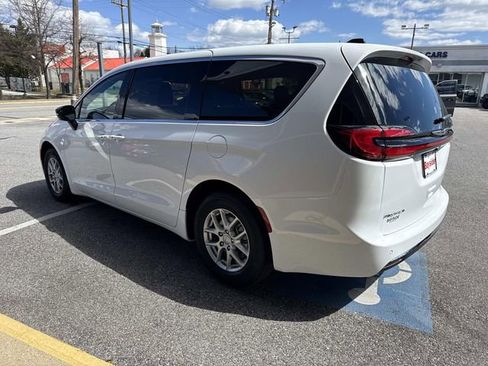 New 2026 Chrysler Pacifica Select FWD image 18