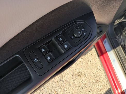 Certified 2023 Volkswagen Taos SE FWD image 17