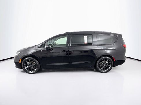 Used 2025 Chrysler Pacifica Limited FWD image 14