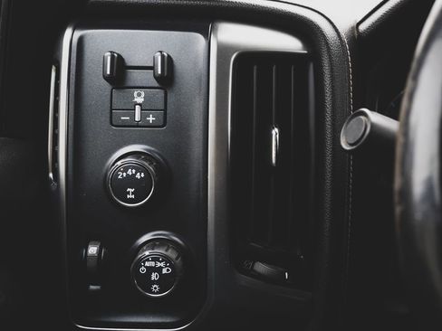 Used 2018 Chevrolet Silverado 2500 LTZ w/ Duramax Plus Package AWD/4WD image 10
