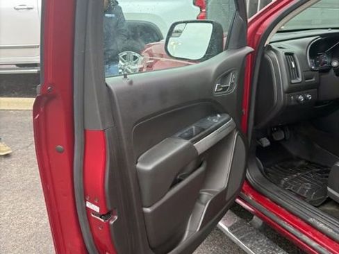 Used 2018 Chevrolet Colorado LT w/ LT Convenience Package image 12