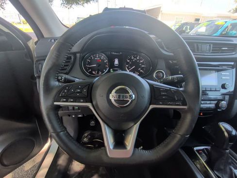 Used 2017 Nissan Rogue SV FWD image 15