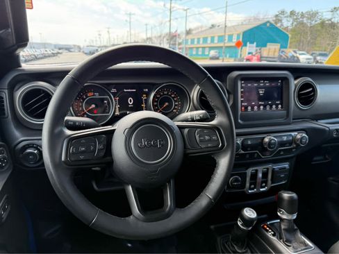 Used 2022 Jeep Wrangler Sport AWD/4WD image 18