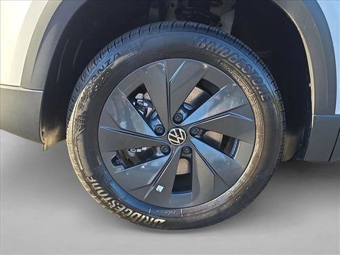 New 2025 Volkswagen Taos S image 9