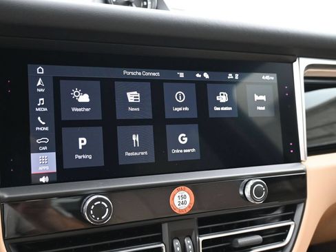 Certified 2026 Porsche Macan AWD/4WD image 11