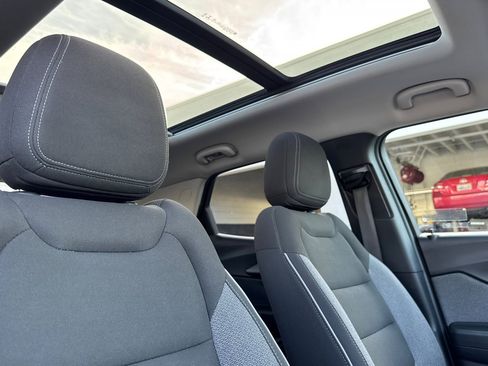 Used 2022 Chevrolet TrailBlazer LT w/ Sun and Liftgate Package image 21