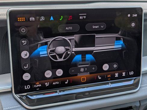 Certified 2025 Volkswagen Tiguan SE AWD/4WD image 23