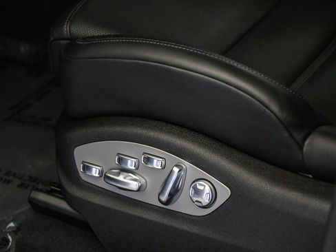 Used 2024 Porsche Macan AWD/4WD image 27