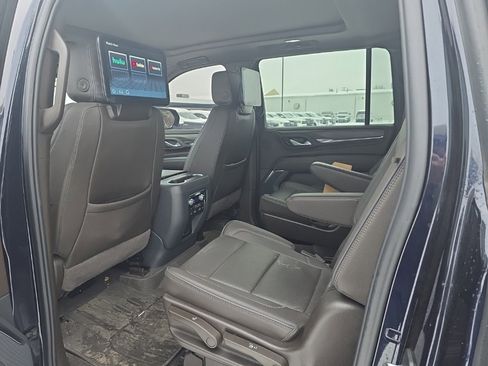 Used 2024 GMC Yukon XL Denali w/ Denali Reserve Package image 6