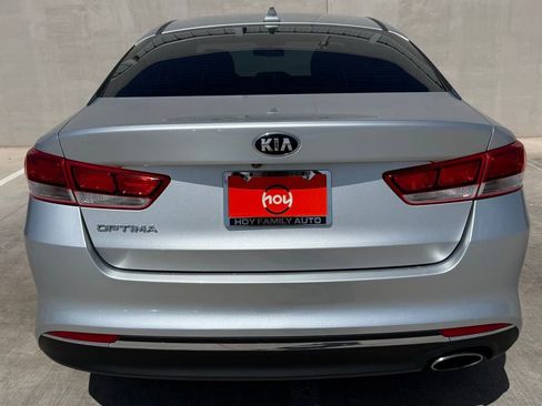Used 2017 Kia Optima LX image 4