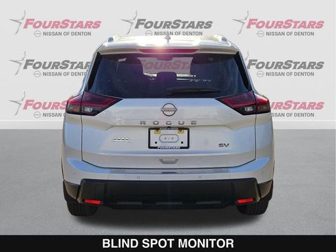 Used 2024 Nissan Rogue SV w/ SV Premium Package image 5