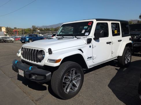 Used 2024 Jeep Wrangler Unlimited w/ Convenience Group AWD/4WD image 1
