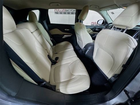 Used 2017 Jeep Cherokee Latitude w/ Safety/Convenience Group image 26