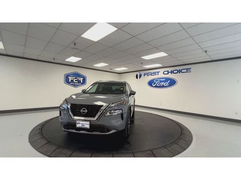 Used 2023 Nissan Rogue SL w/ SL Premium Package image 5