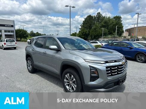 Used 2025 Chevrolet Equinox LT FWD image 3