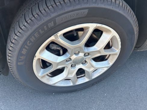 Used 2018 Jeep Renegade Latitude image 12