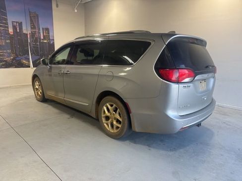 Used 2020 Chrysler Pacifica Touring-L Plus w/ Tire & Wheel Group image 8