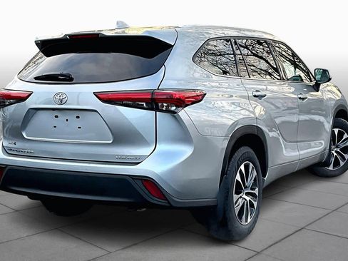 Used 2021 Toyota Highlander XLE image 13