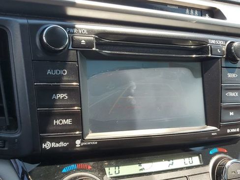 Used 2018 Toyota RAV4 XLE AWD/4WD image 16