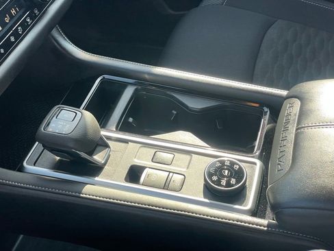 Certified 2024 Nissan Pathfinder SV image 28