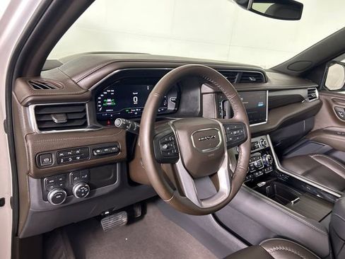 Used 2023 GMC Yukon XL Denali image 14