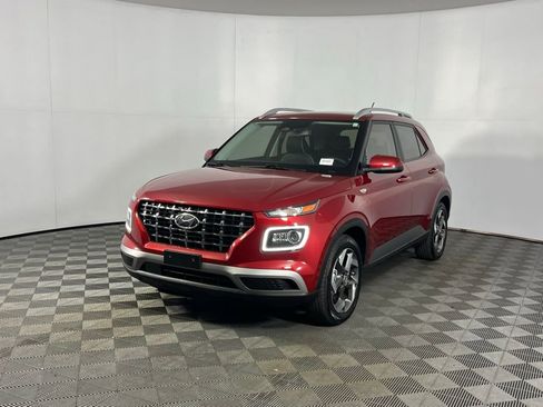 Used 2025 Hyundai Venue Limited image 10