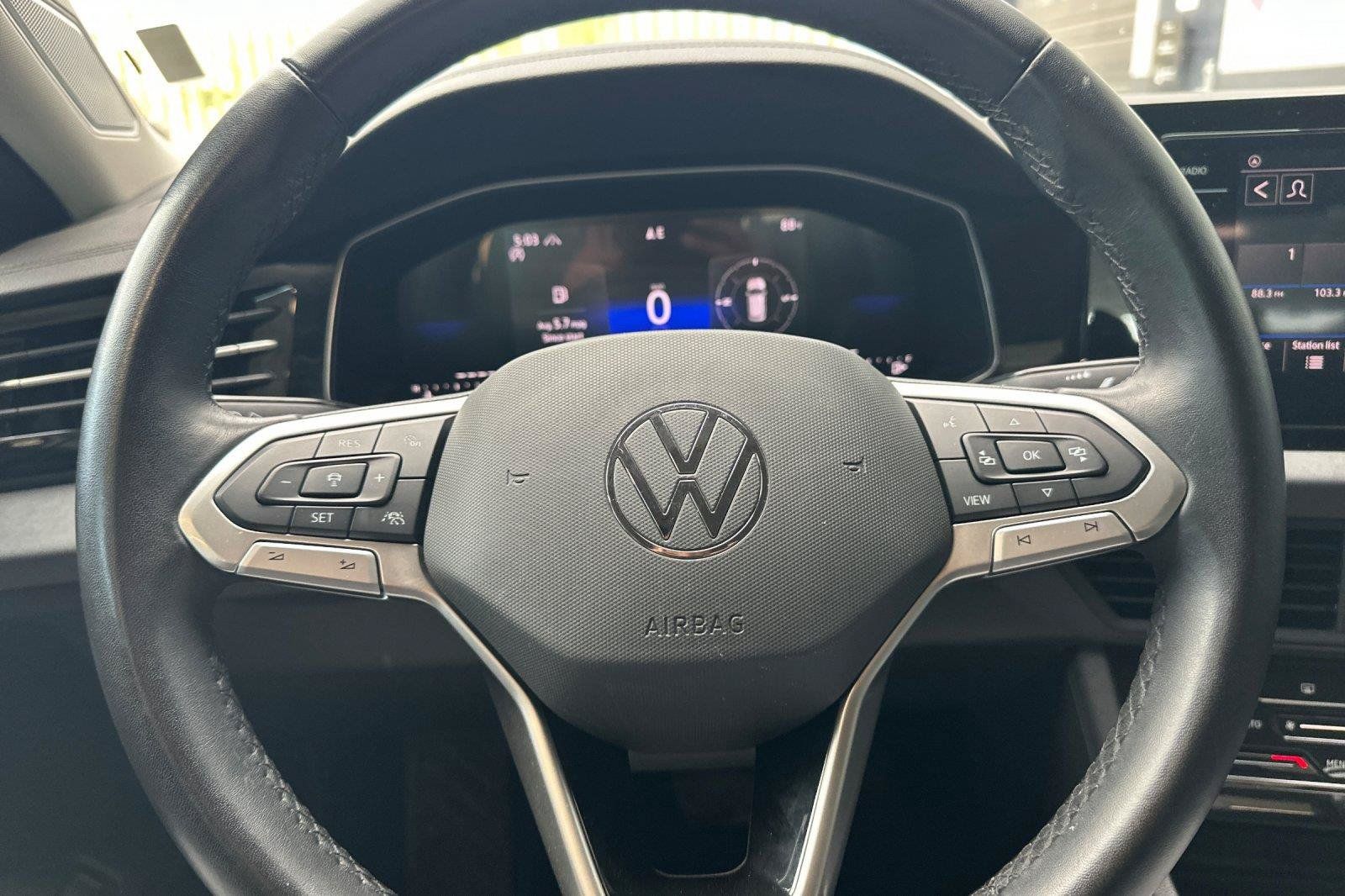 Certified 2025 Volkswagen Jetta SE FWD image 22