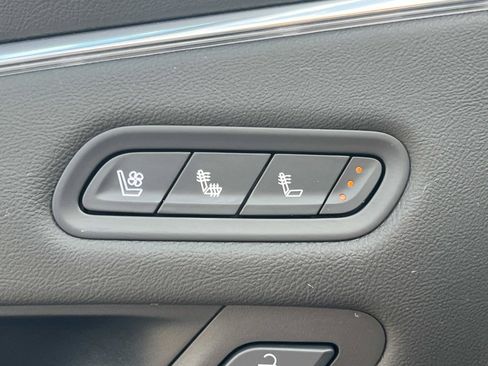 Certified 2024 Cadillac Escalade ESV Premium Luxury AWD/4WD image 33