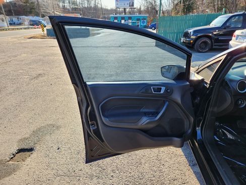 Used 2016 Ford Fiesta SE image 21