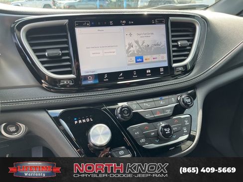 New 2026 Chrysler Pacifica Select image 8