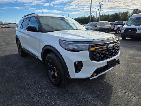 New 2026 Ford Explorer Tremor w/ Tremor Convenience Package image 7