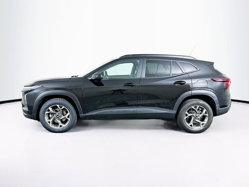 Used 2025 Chevrolet Trax LT FWD image 4