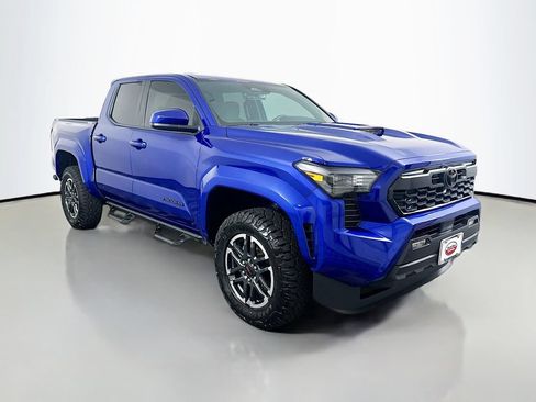 Certified 2025 Toyota Tacoma TRD Sport AWD/4WD image 3