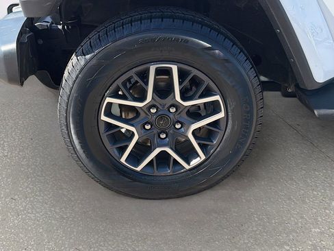 Used 2024 Jeep Wrangler Sahara image 38