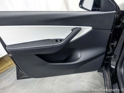 Used 2022 Tesla Model Y Performance AWD/4WD image 36