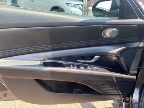 Used 2022 Hyundai Elantra SEL w/ Convenience Package FWD image 13