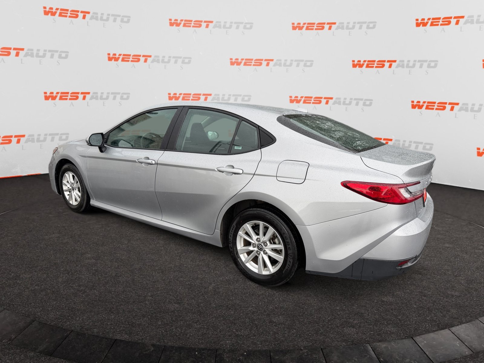 Used 2025 Toyota Camry LE FWD image 3