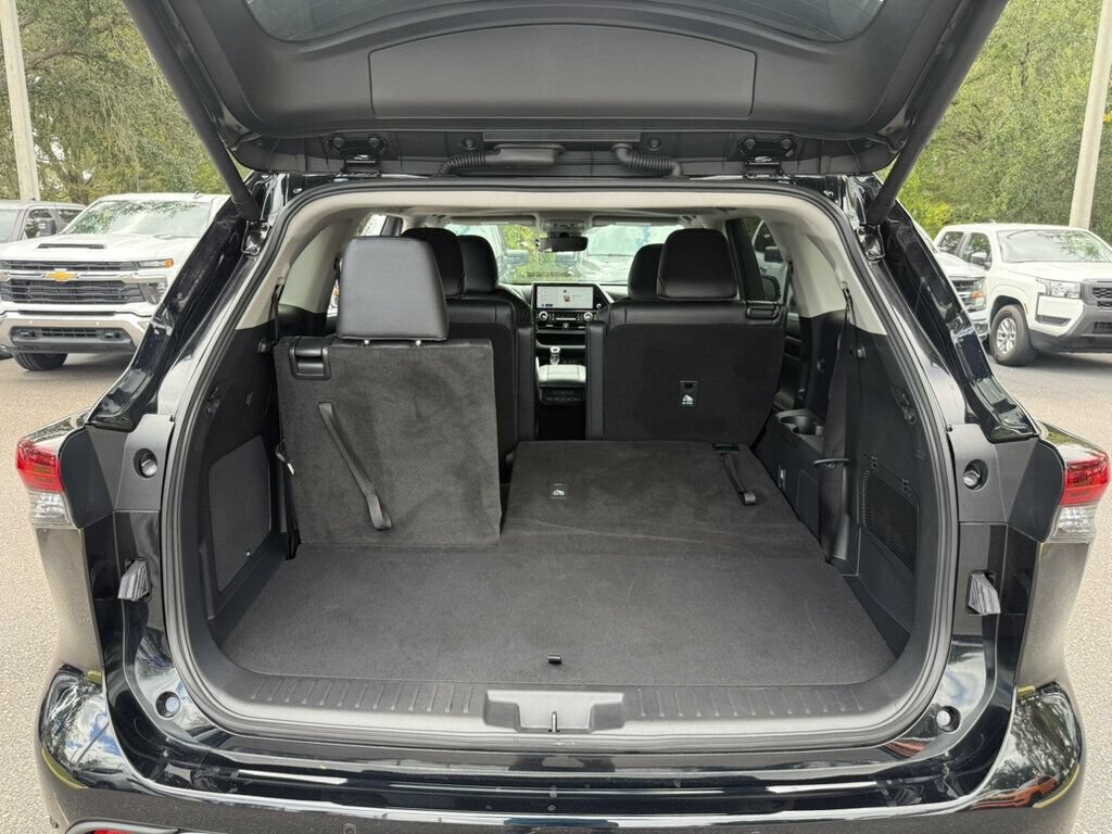 Used 2026 Toyota Highlander Limited AWD/4WD image 7
